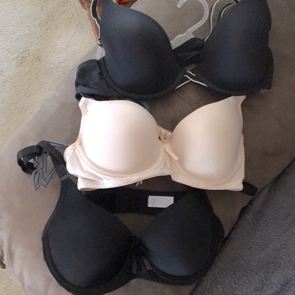 Other - Like New 34A (2) bra bundle. Nude& black